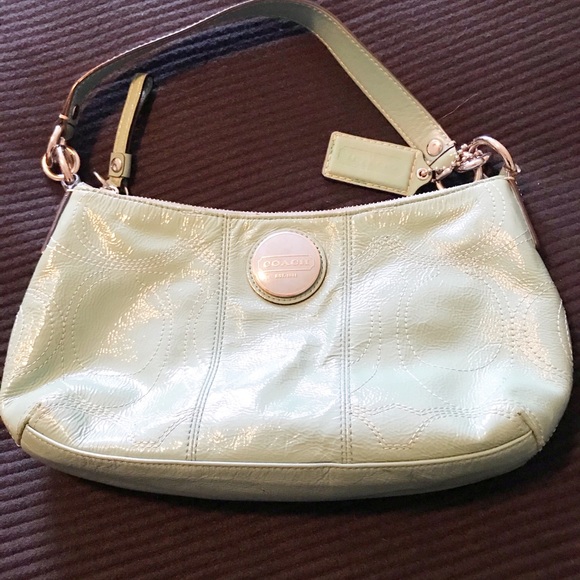 COACH AUTHENTIC GREEN PATENT LEATHER HANDBAG EUC